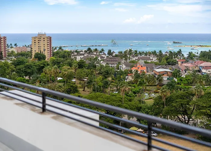 Azure 6th Floor Ocean View W Pool Apartamento *